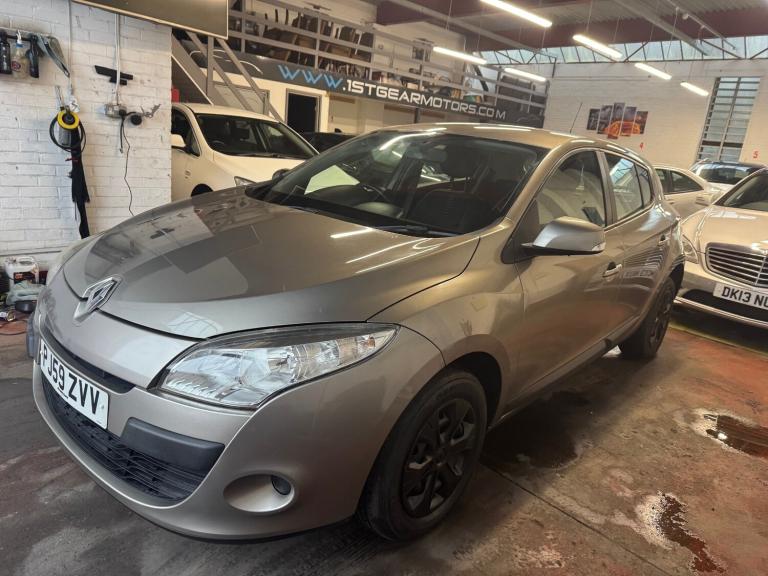 2010 Renault Megane 1.6 16V Expression 5dr HATCHBACK Petrol Manual
