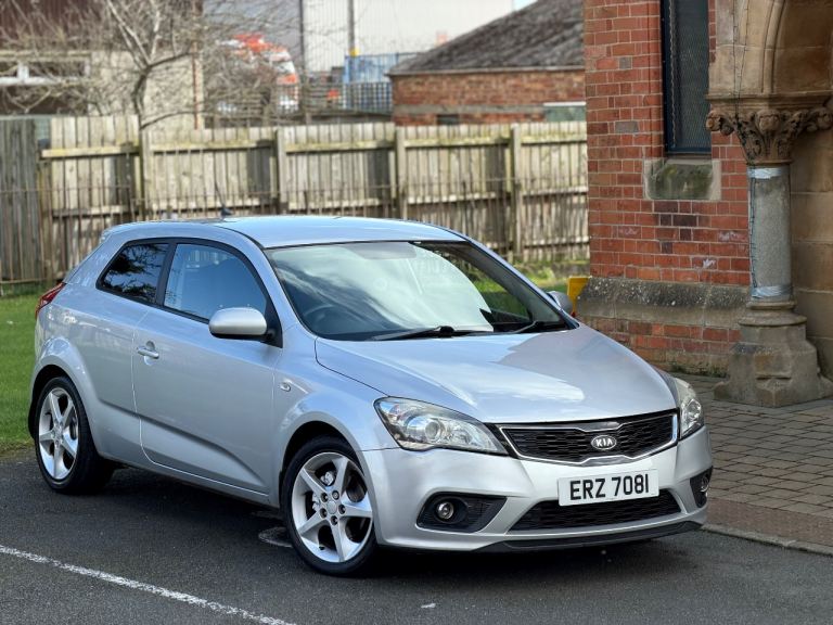 2011 Kia pro ceed 3 ( 1.6 diesel ) 35£ tax a year 