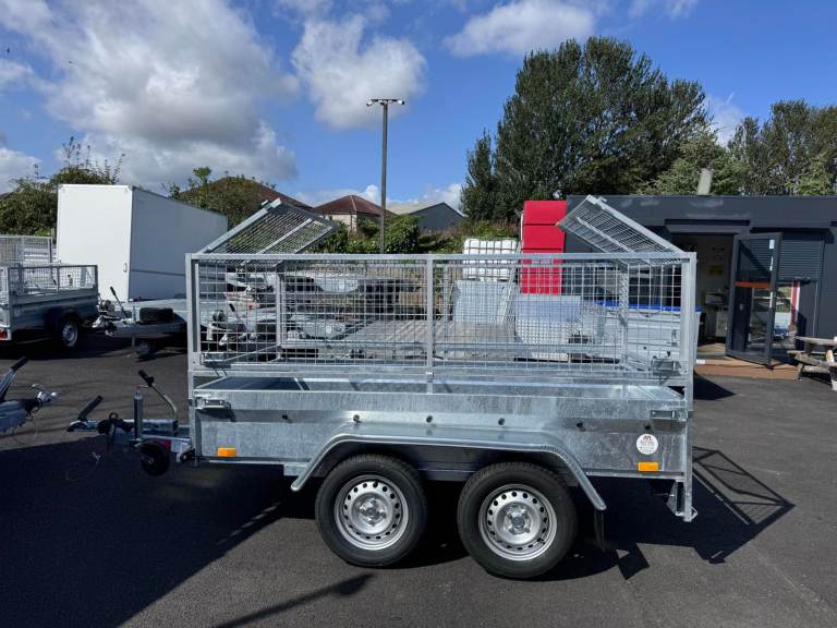 BRAND NEW 8,2FT X 4,3FT TWIN AXLE HEAVY DUTY TRAILER WITH 60CM MESH 1300KG BRAKED