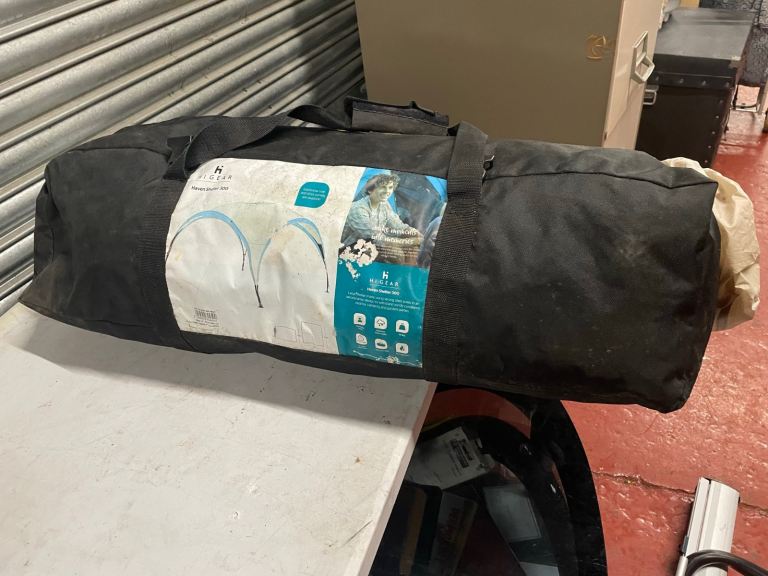 Gazebo: A large gazebo-style shelter- Canping/Garden use