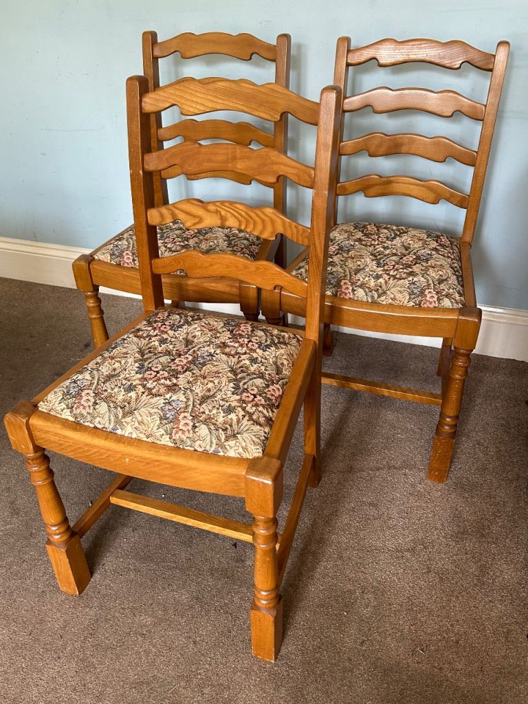 3 Vintage Ladder Back Wooden Dining Room Chairs    D011