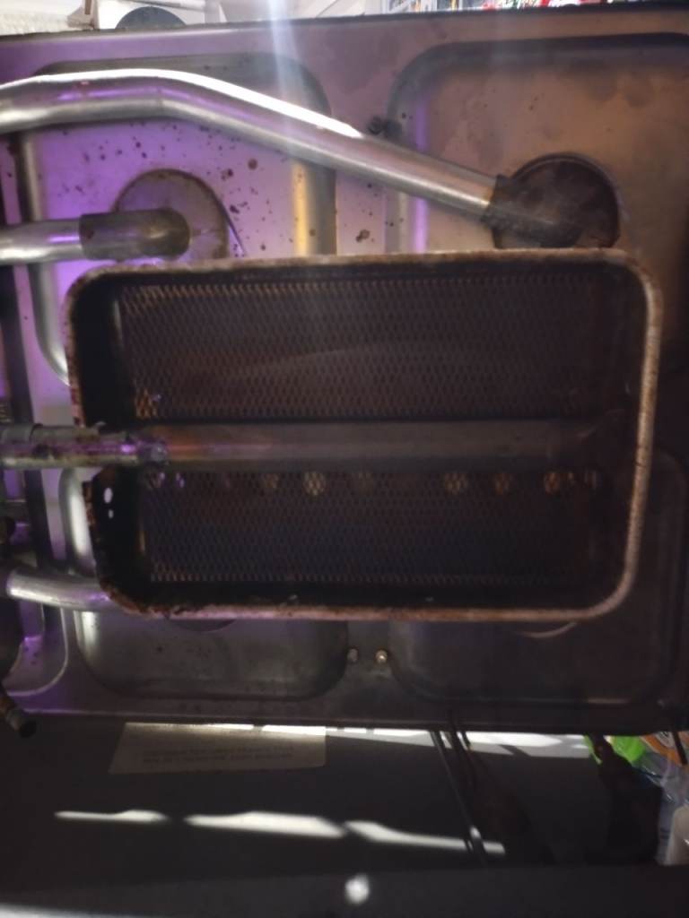 Motorhome or caravan oven grill and 3 rings