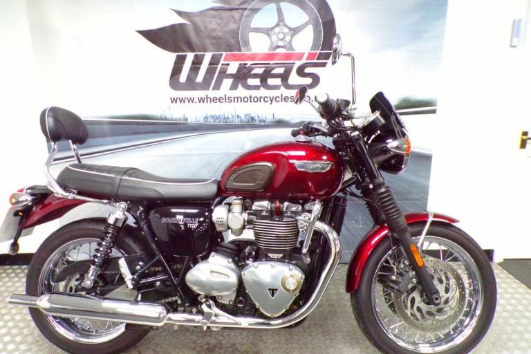 2017 TRIUMPH BONNEVILLE T120 WITH 6 SERVICE STAMPS
