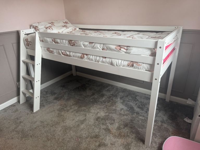 Kids mid sleeper with ladder