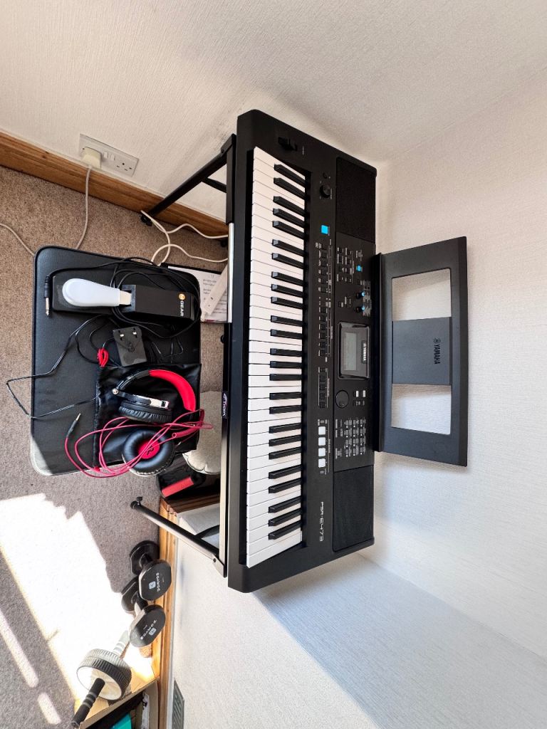 Yamaha PSR E483 Portable Keyboard with Stand