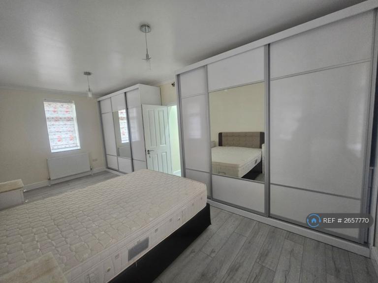 1 bedroom in Awlfield Avenue, London, N17 (#2657770)