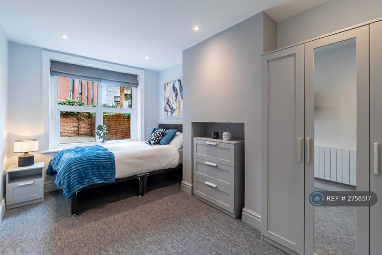 Studio flat in London Road, Reading, RG1 (#2758517)