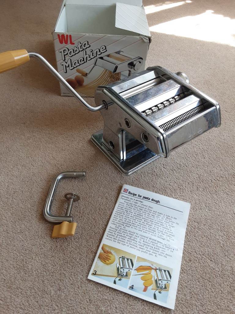 Pasta making machine