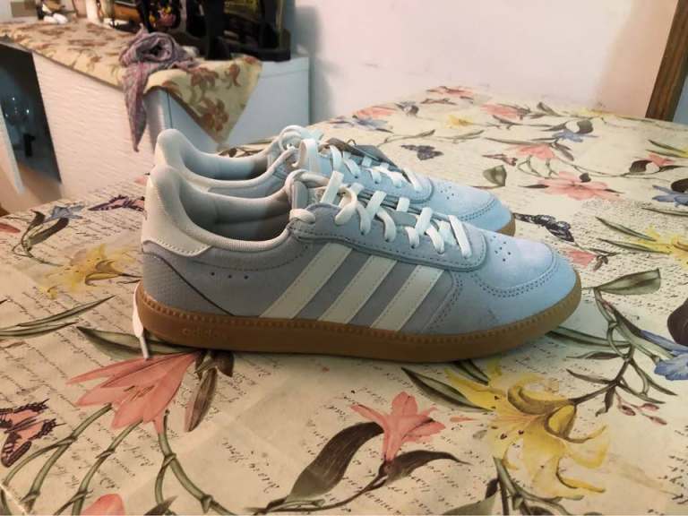 image for Adidas unisex trainers size 7 Brand new