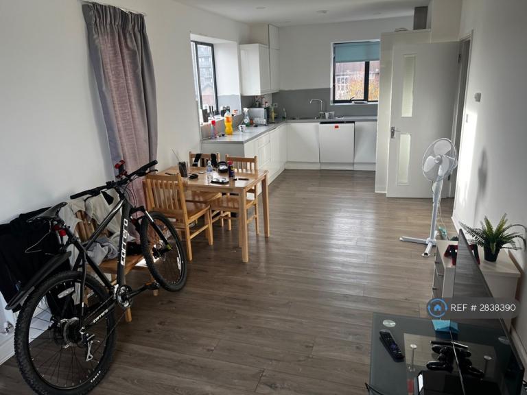 1 bedroom flat in Butchers Road, London, E16 (1 bed) (#2838390)