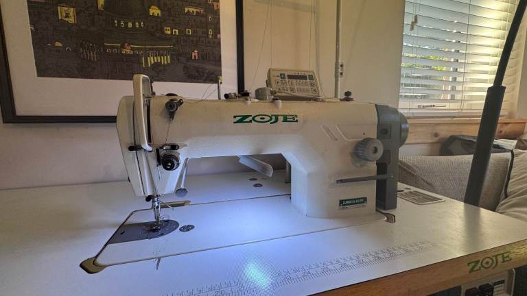 SELL/SWAP: Zoje Industrial Lockstitch Sewing Machine (Model ZJ8800A-D3/PF) + Table & LED