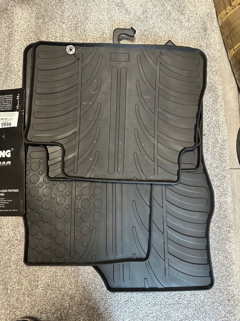 Gledring Rubber car mats set LHD compatible with Toyota Yaris
