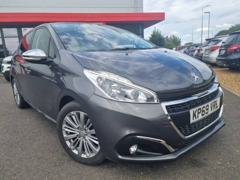 2019 Peugeot 208 1.2 PureTech 82 Signature 5dr [Start Stop] HATCHBACK PETROL Manual