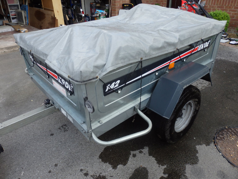 Camping set and trailer