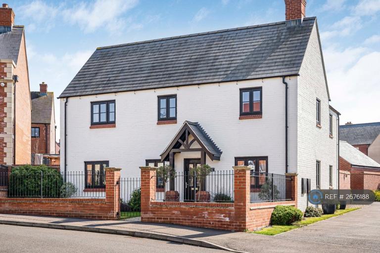 4 bedroom house in Cartmel Close, Towcester, NN12 (4 bed) (#2676188)