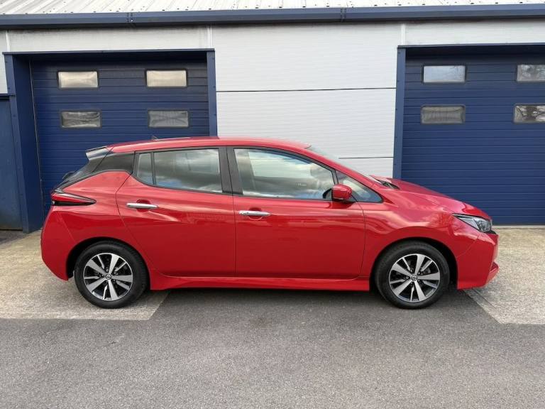 Nissan Leaf Acenta 40KWH 5 Door Hatchback in Red 2021 / 71 with 30K Miles