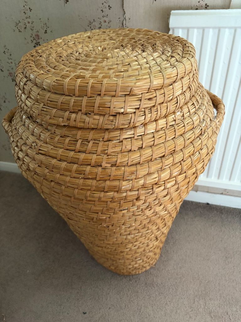 Large Woven Rattan Basket with Lid – Good Condition