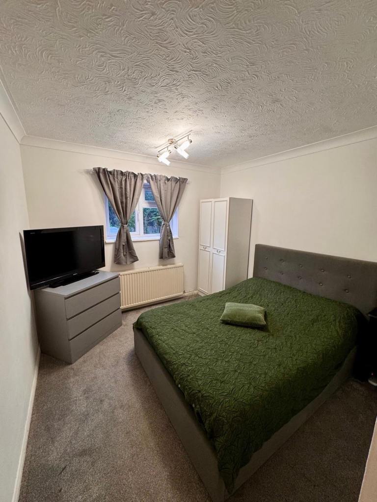Double room for rent in share house 