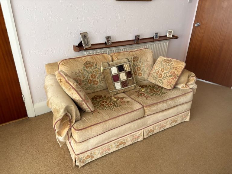 Two Setee s and a chair suit 