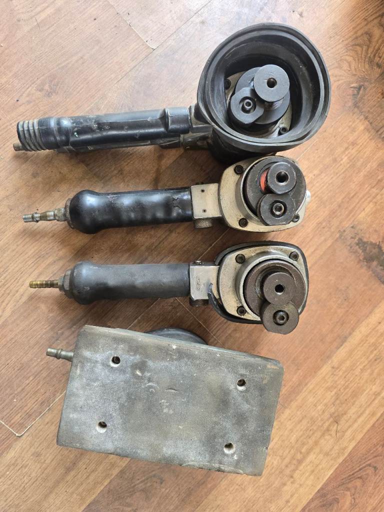 4 heavy-duty air tools. These are professional-grade workshop tools