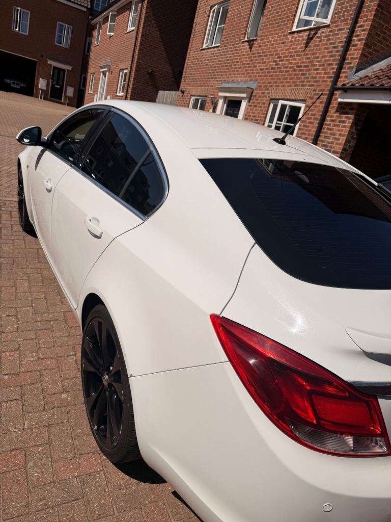 Vauxhall, INSIGNIA, Hatchback, 2010, Manual, 1956 (cc), 5 doors