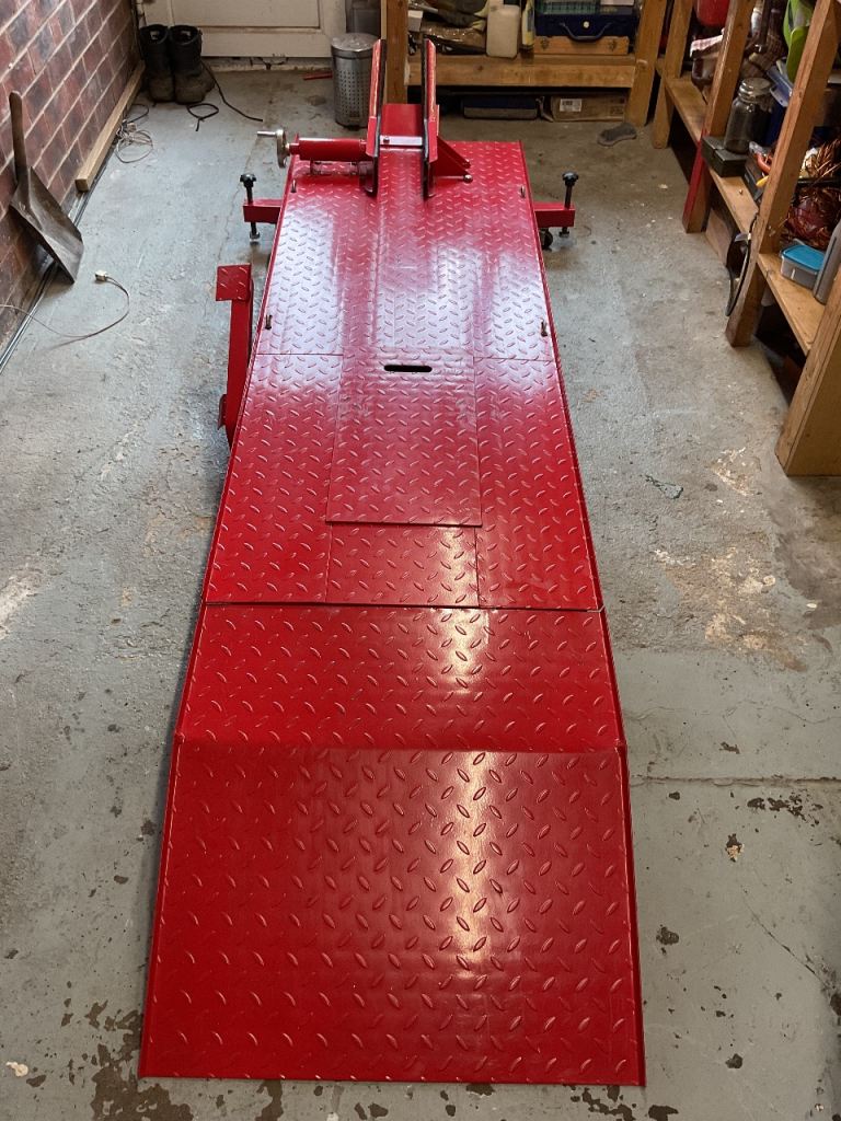 Hydraulic motorcycle lift