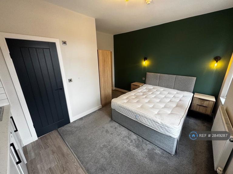 1 bedroom in Oxford Road, Newcastle, ST5 (#2849287)