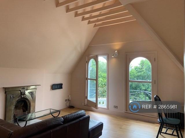 2 bedroom flat in Bolingbroke Grove, London, SW11 (2 bed) (#2865981)