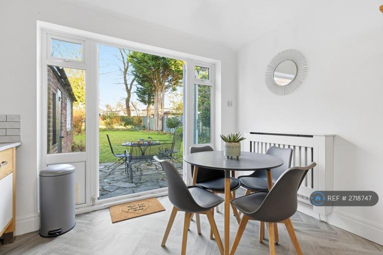 1 bedroom in Lullington Road, Salford, M6 (#2718747)