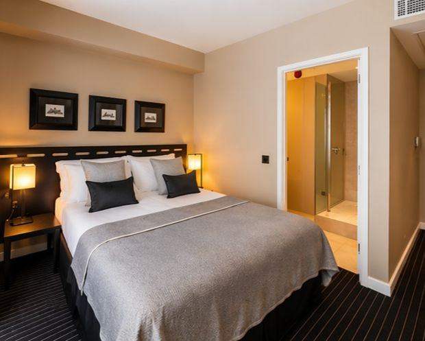 🏠 Large Double Room for Couples | Near Station in E14 | All Bills Included | Available Now 🤍