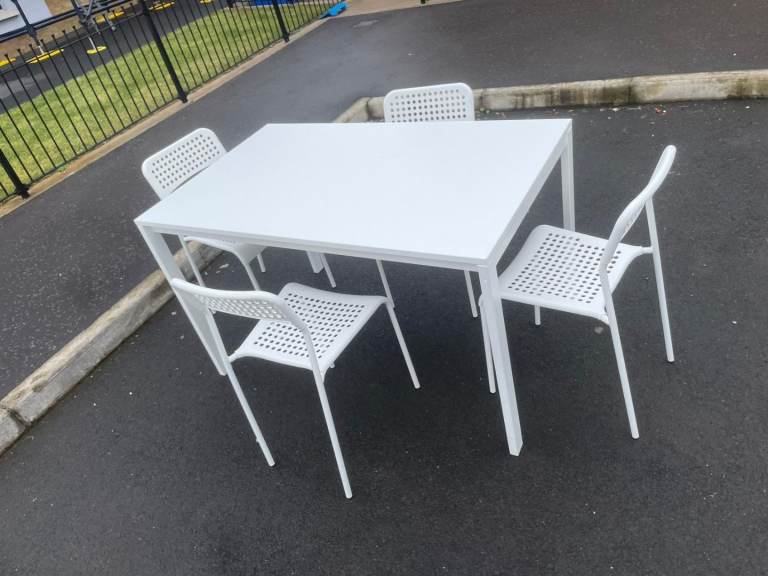 Dining room table and 4 chairs £105 good good condition