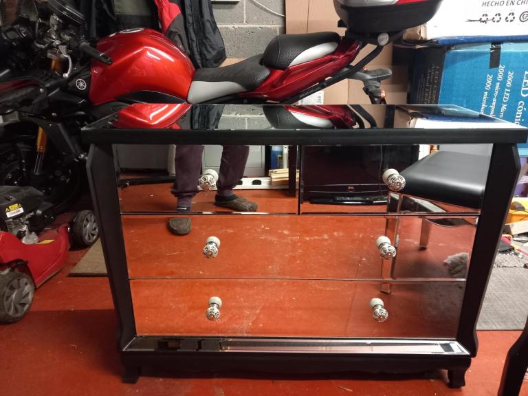 Black and mirrored bedroom dressing furniture