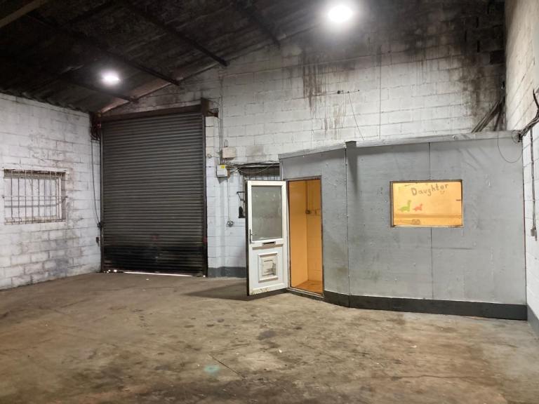 TO LET LIGHT COMMERICAL UNIT - SOWERBY BRIDGE HALIFAX 