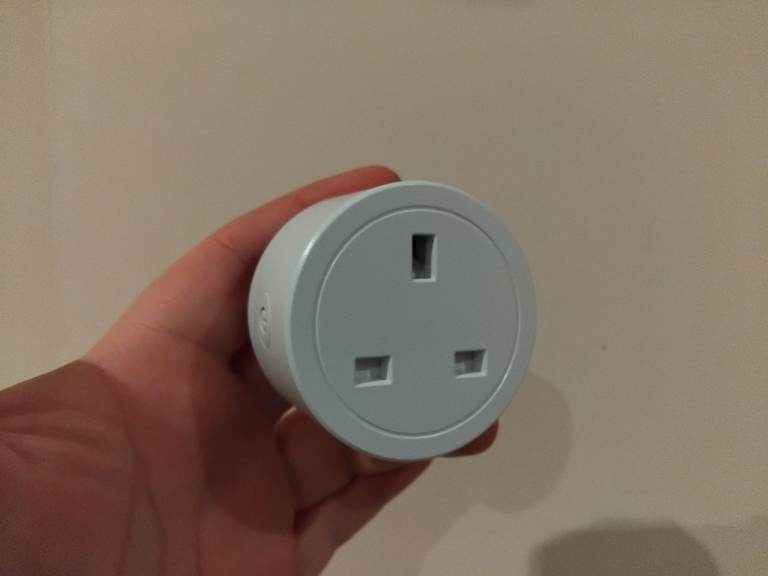 12 smart plugs with energy monitoring