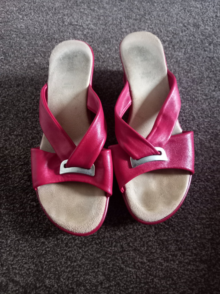 Red wedges size 5