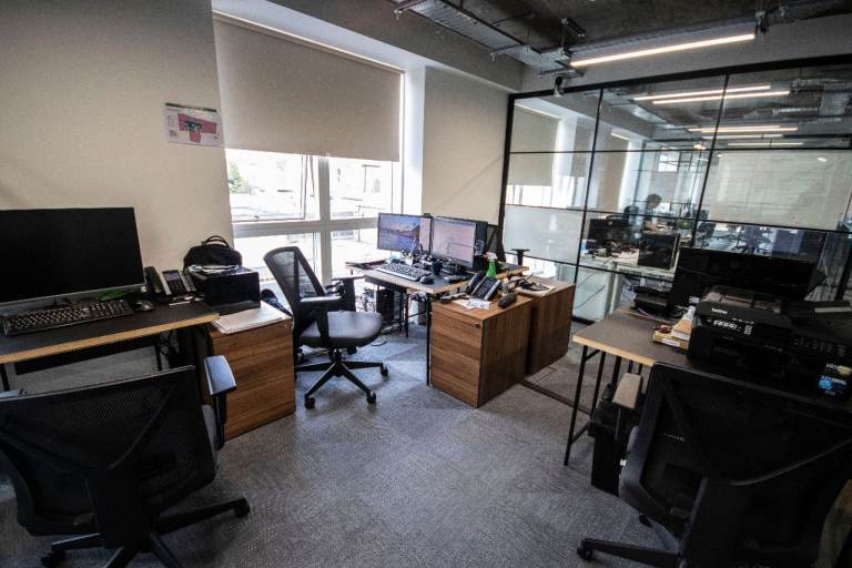  Office | Creative Space | Beauty Room | Commercial Unit | Desk in Leyton East London E10 