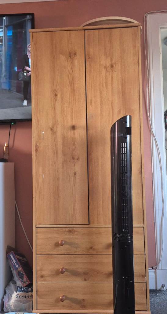 Free single wardrobe 