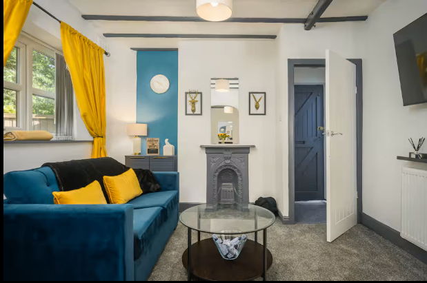 3 Bed House Stockport SK7 Near Hazel Grove Station | COMPANY LET ALLOWED Comes Unfurnished