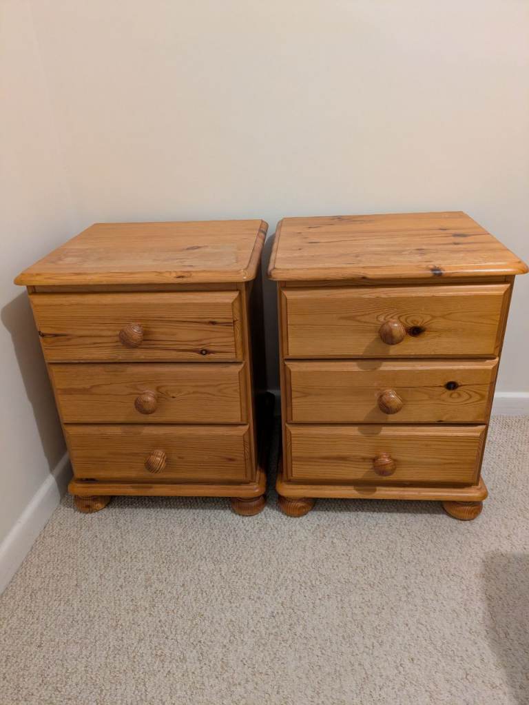 Pair of bedside tables 