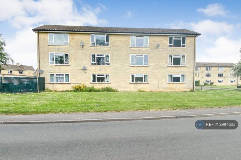 2 bedroom flat in Kings Avenue, Corsham, SN13 (2 bed) (#2984823)