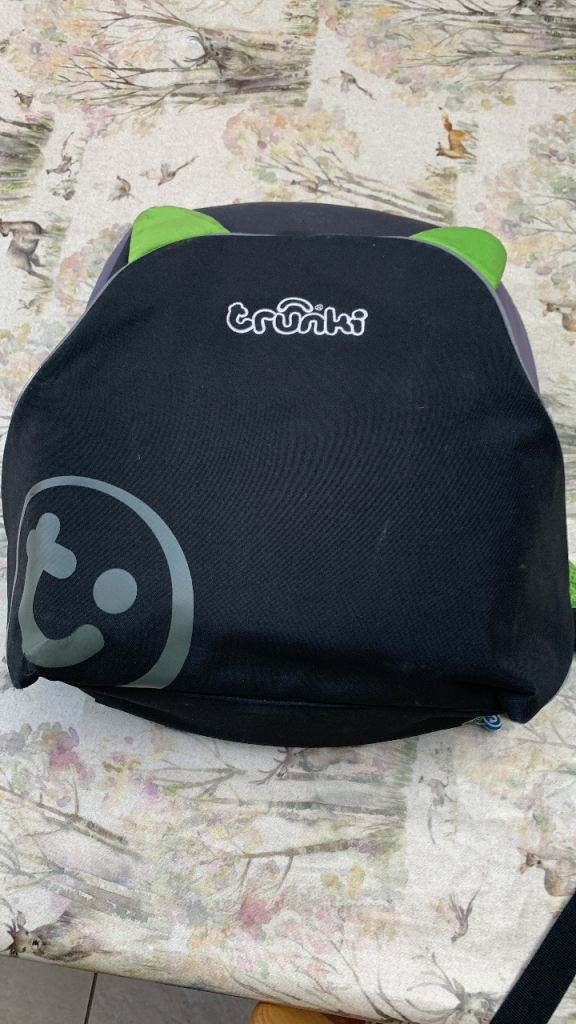Trunki booster seat back pack
