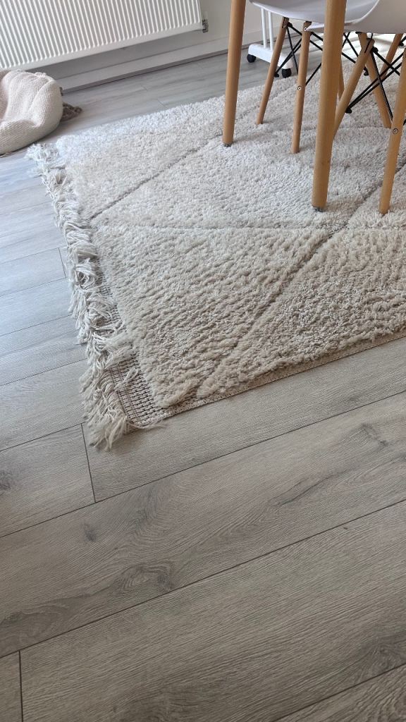 Cream Rug with Fringes – Good Condition