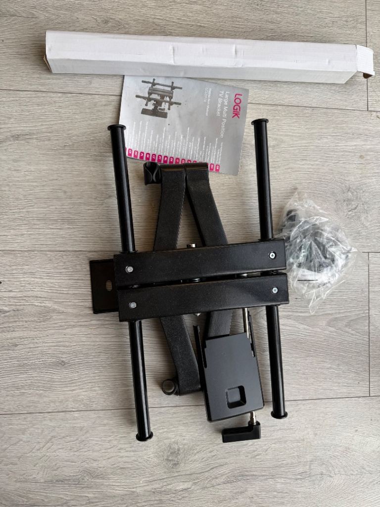 Multiple positions tv bracket