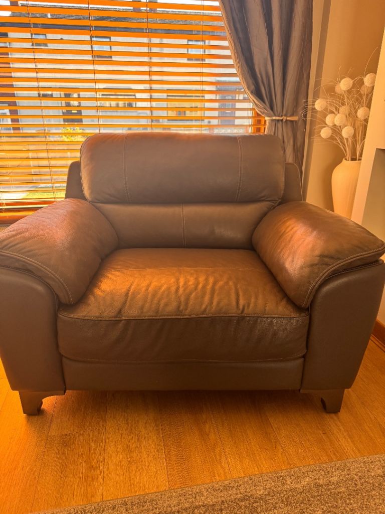 Leather 3 piece suite 