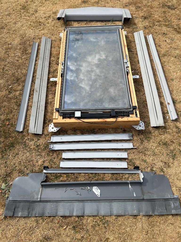 Velux pine Centre pivot integra electric window 78cm x 140cm