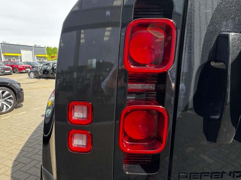 2023 Land Rover Defender 3.0 D250 Hard Top SE Auto PANEL VAN DIESEL Automatic