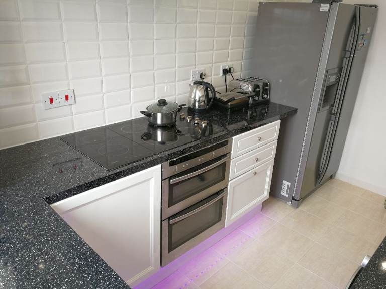 Semi-ensuite (share bathroom with 1 person), free parking, private garden