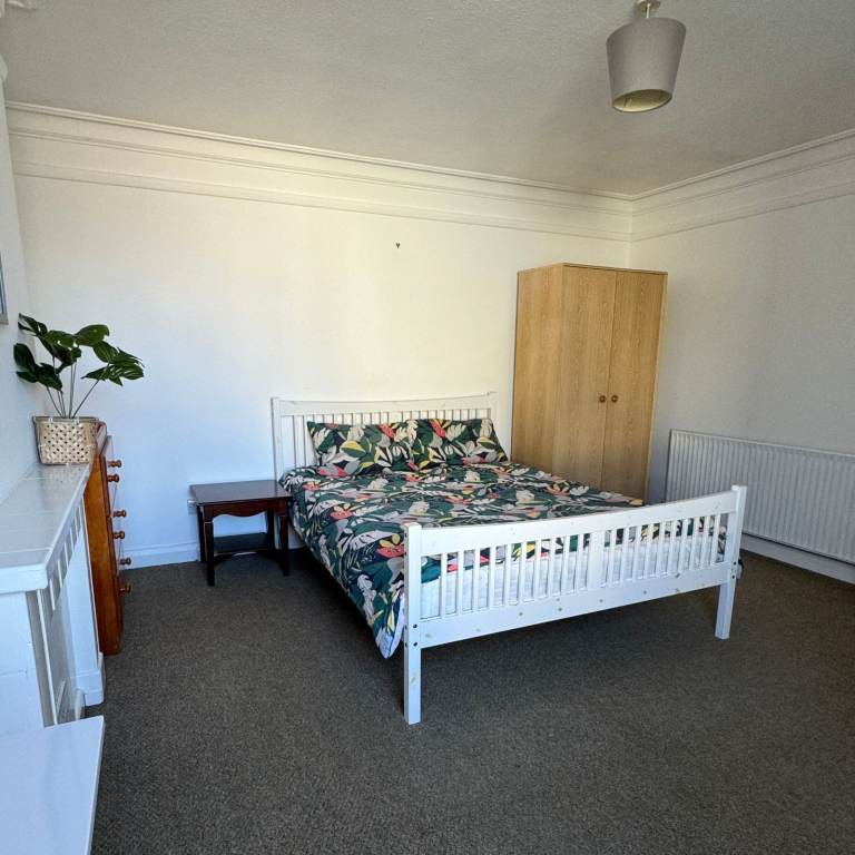 A Really Big Lovely Double Room in 3 bedroomed Flat in St Judes