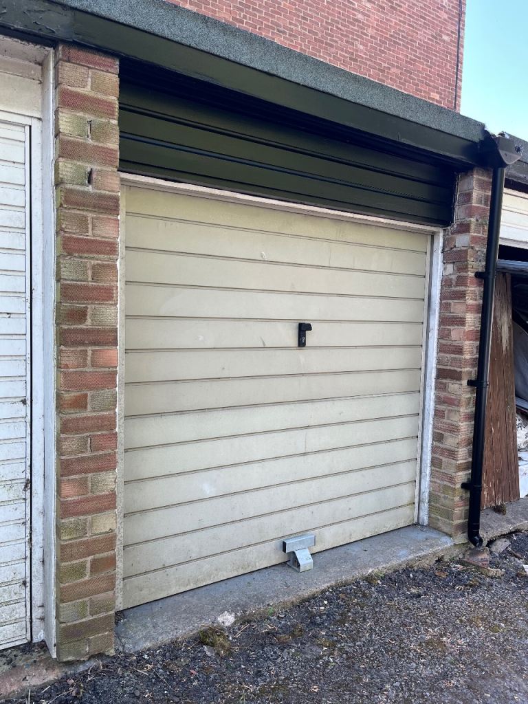 Garage 4 rent Headingly  leeds
