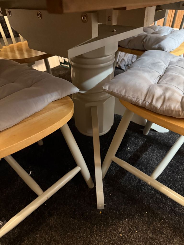 FOR SALE, DINNER TABLE AND 4 CHAIRS 